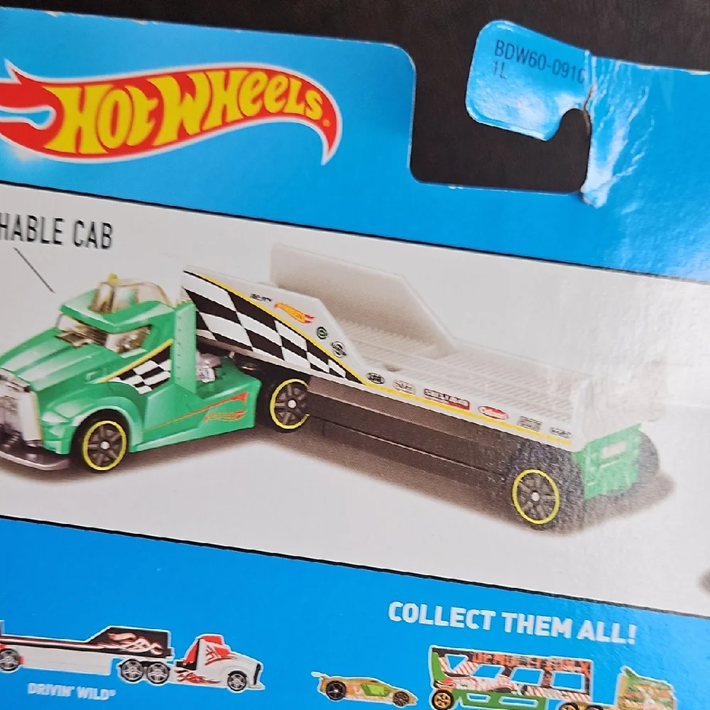 Hot Wheels Drivin' Wild Transporter Set - Teal and Yellow